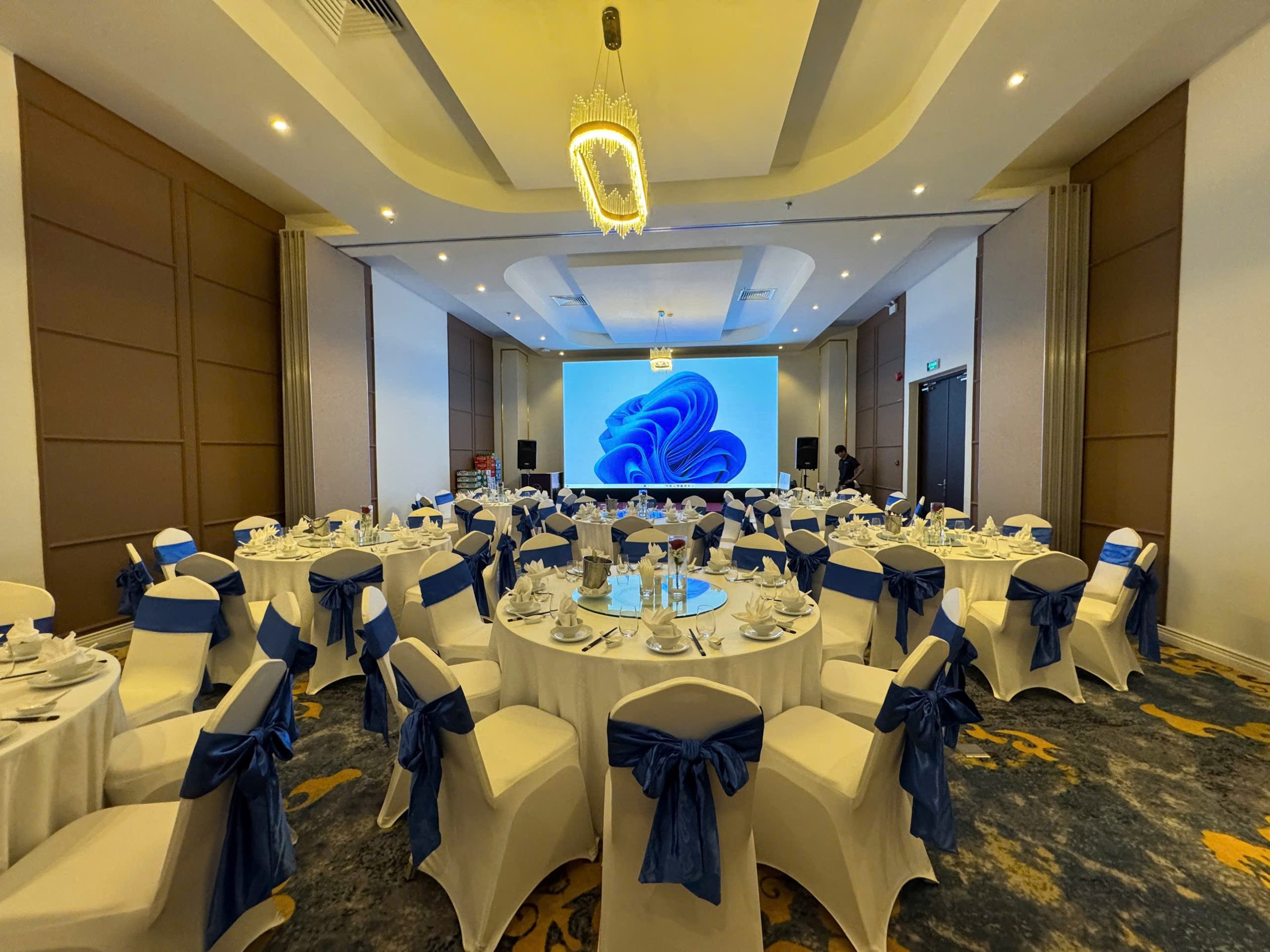 Ngự Hà - bàn tròn 1